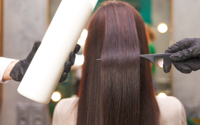 Cheveux en folie : quand nos mèches dictent notre humeur au quotidien