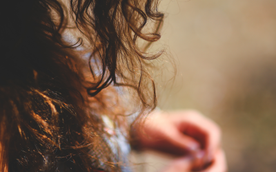 Cheveux : révélations surprenantes sur l&rsquo;histoire secrète de nos têtes !