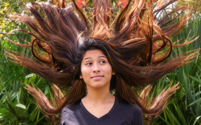 Cheveux : Secrets cachés de nos ancêtres révélés par l&rsquo;ADN capillaire !